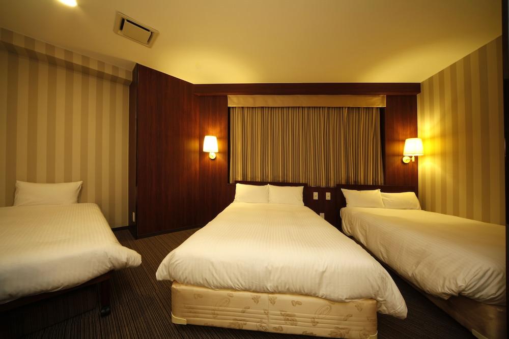 Hotel Hillarys Осака Екстериор снимка