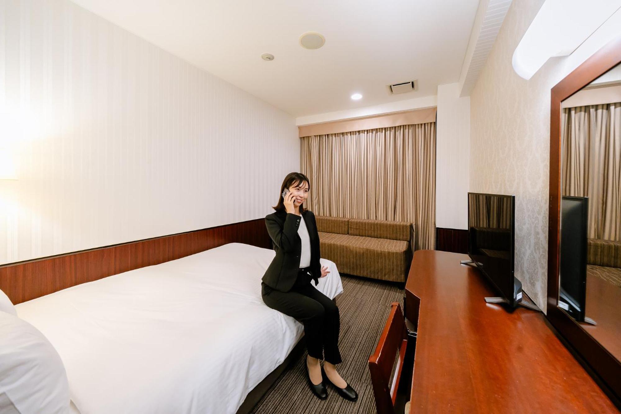 Hotel Hillarys Осака Стая снимка