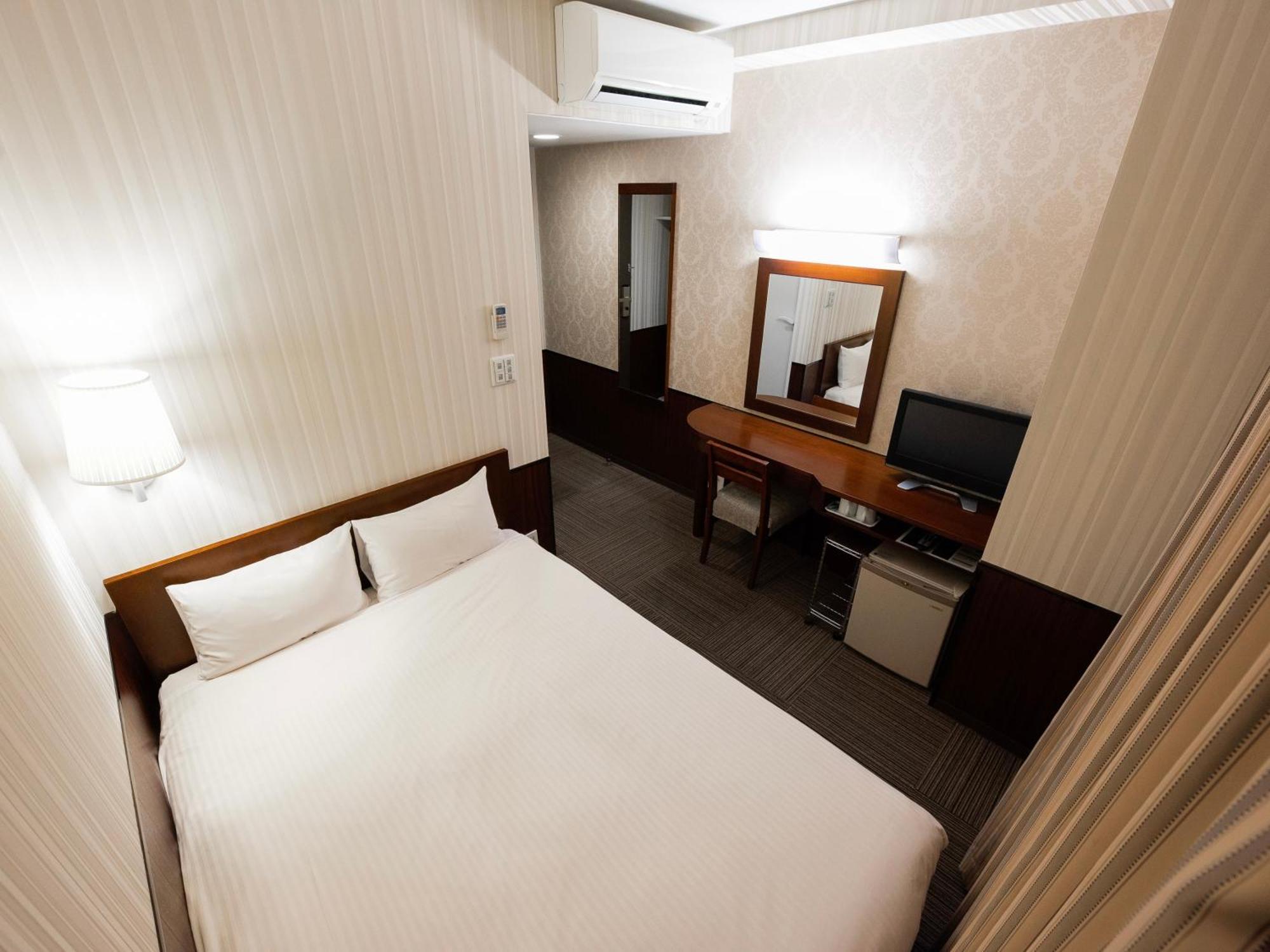 Hotel Hillarys Осака Екстериор снимка