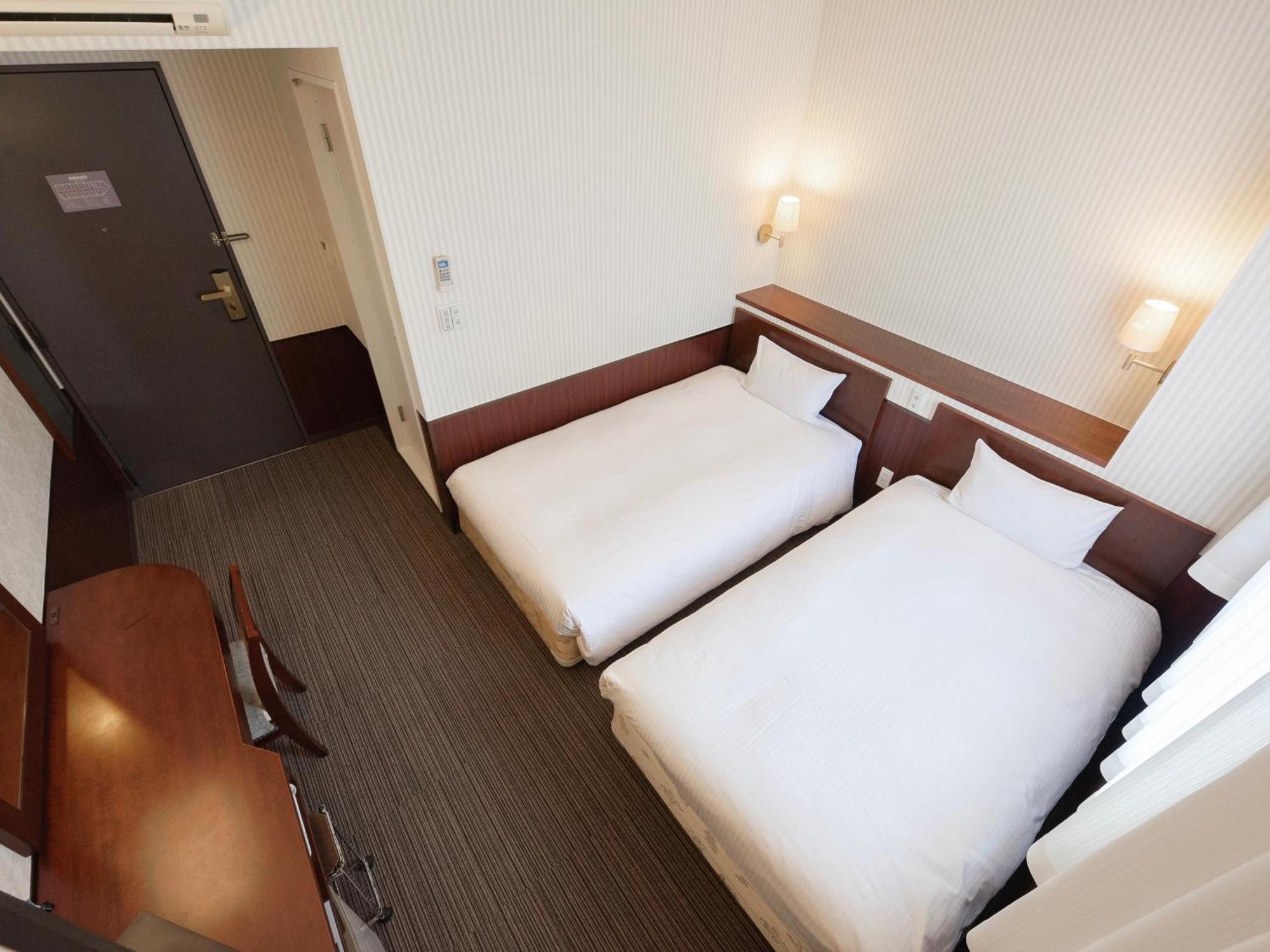 Hotel Hillarys Осака Екстериор снимка