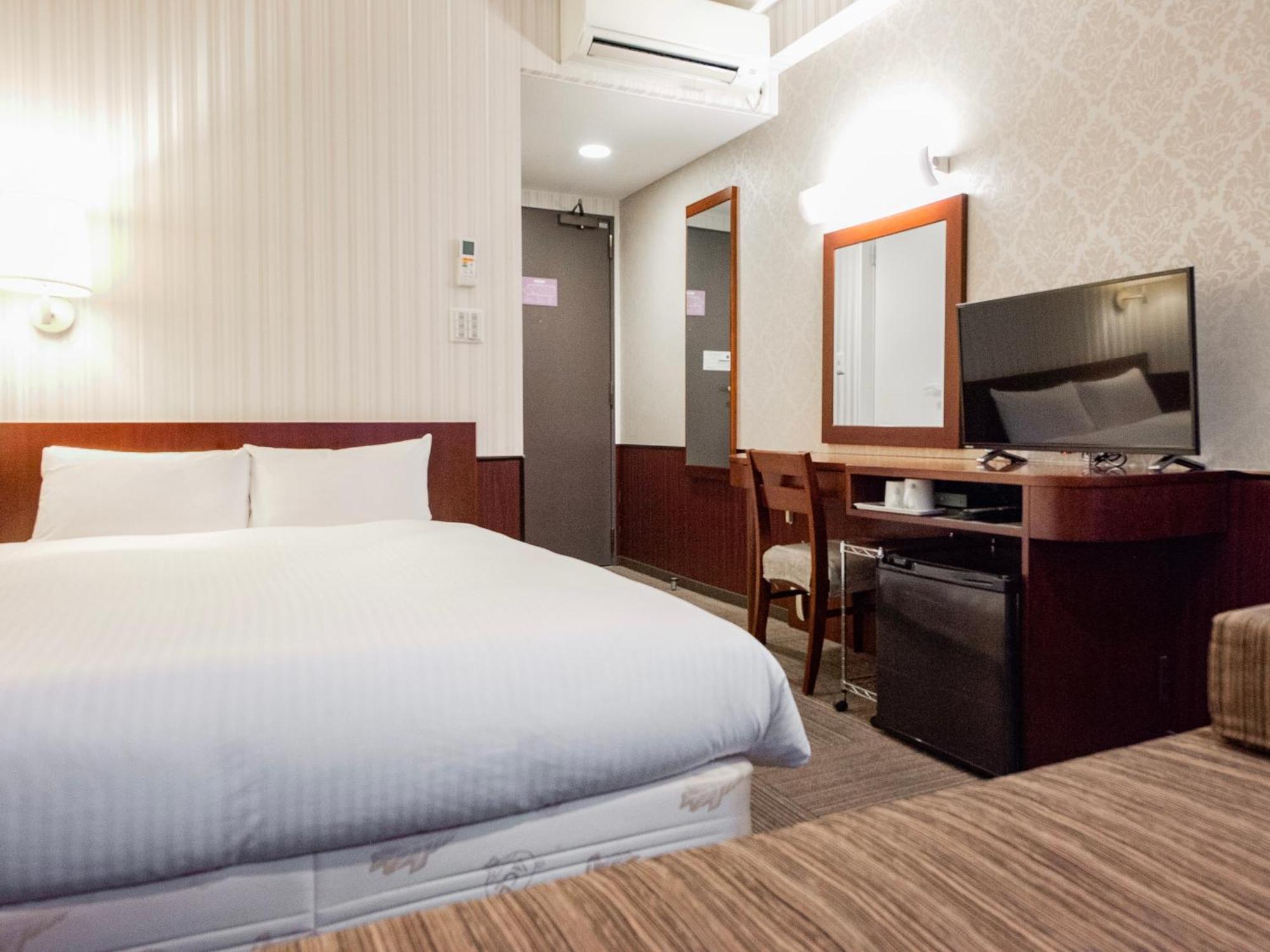 Hotel Hillarys Осака Екстериор снимка